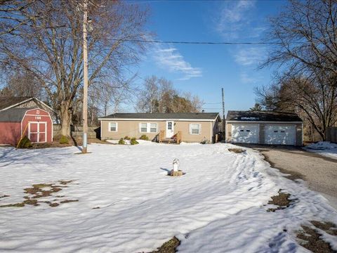 Photo of 166 N Gordon Road, Scottville, MI 49454 (MLS # 26006404)