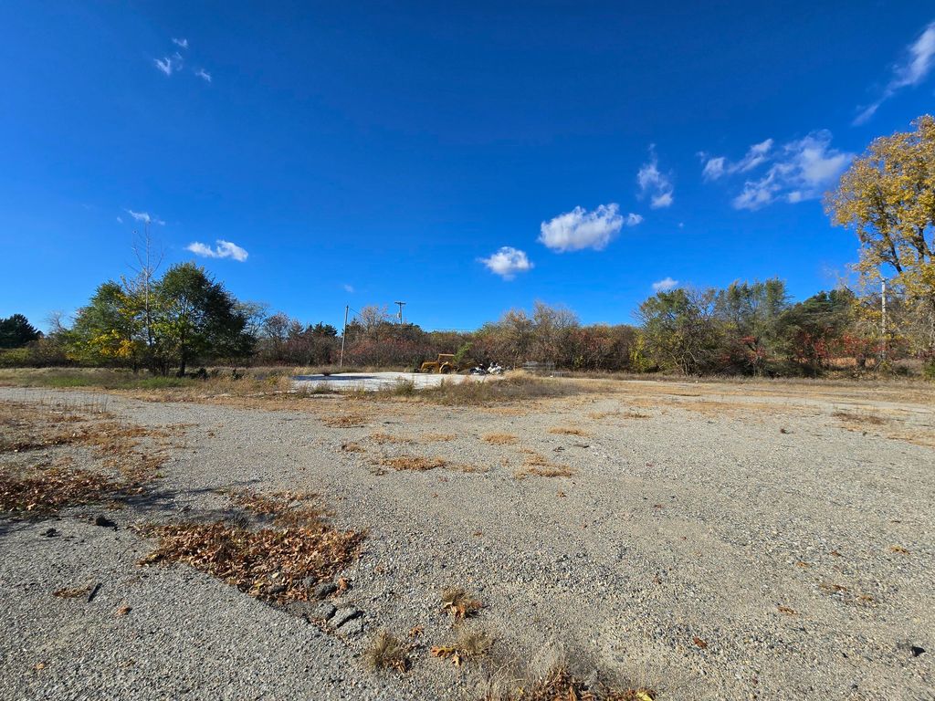 Photo of 1400 E Chicago Road, Jonesville, MI 49250 (MLS # 25056429)