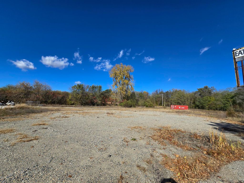 Photo of 1400 E Chicago Road, Jonesville, MI 49250 (MLS # 25056429)