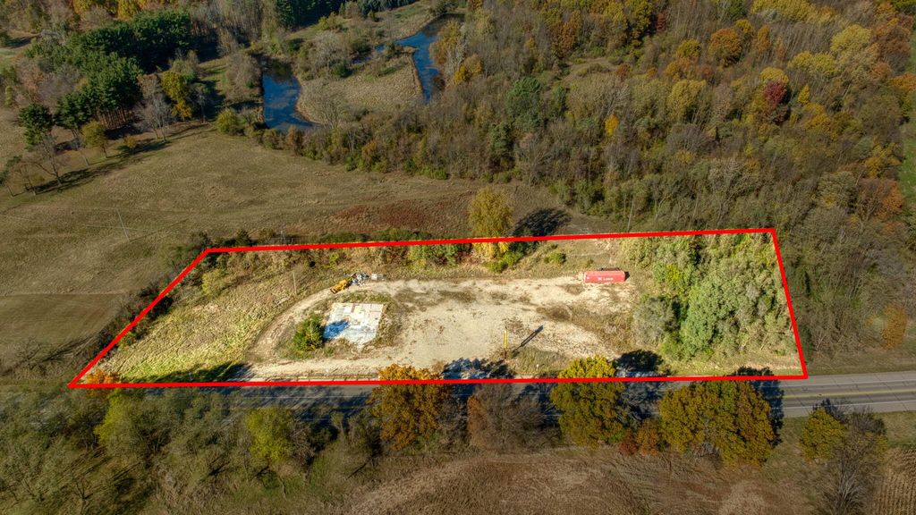 Photo of 1400 E Chicago Road, Jonesville, MI 49250 (MLS # 25056429)