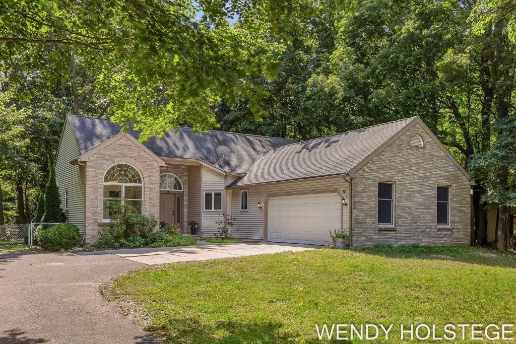 Photo of 2080 W 32nd Street, Holland, MI 49423 (MLS # 26050953)