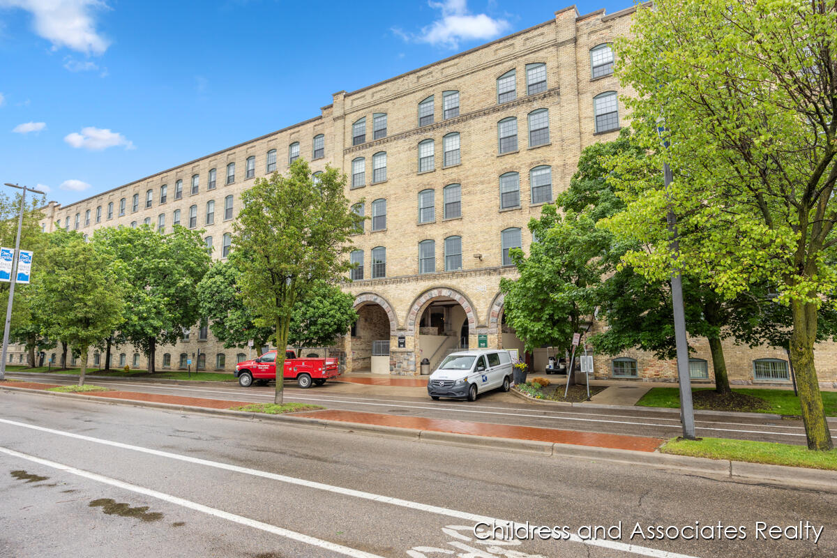 940 Monroe Avenue NW