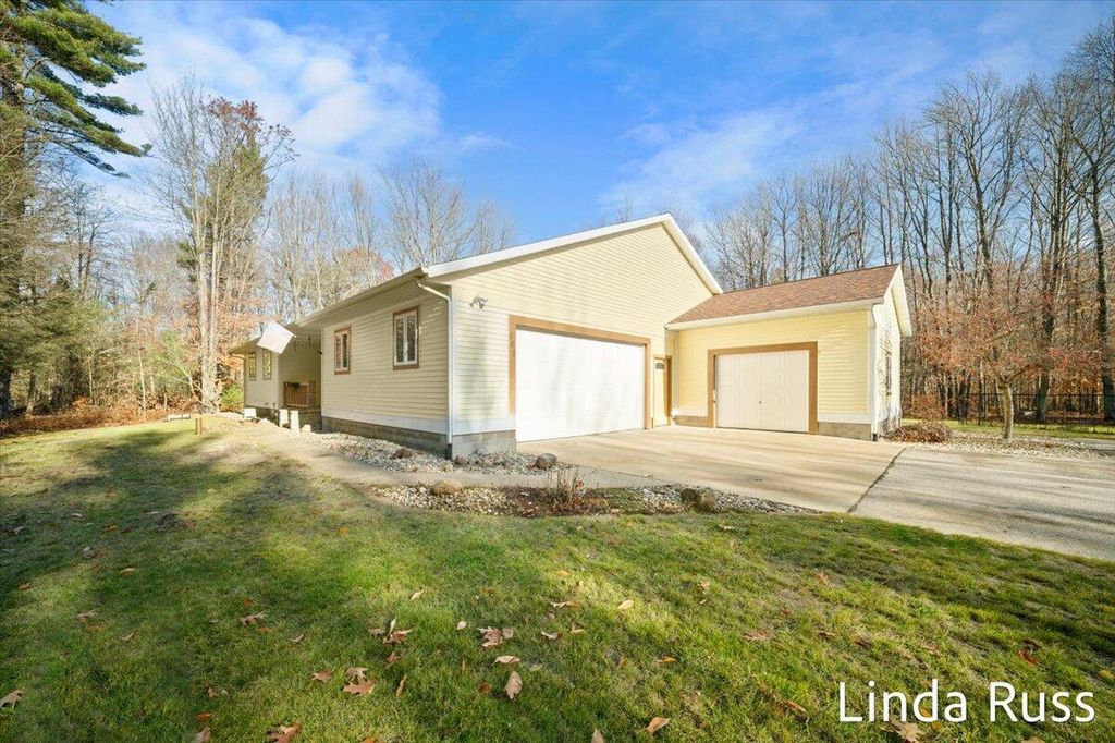 Photo of 468 N Green Creek Road, Muskegon, MI 49445 (MLS # 25059740)