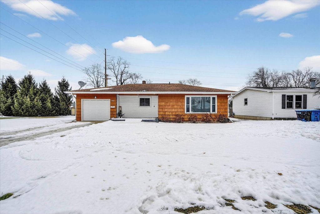 Photo of 527 Riverside Drive, Battle Creek, MI 49015 (MLS # 26005312)