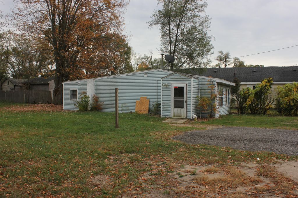 Photo of 4884 E Apple Avenue, Muskegon, MI 49442 (MLS # 25053634)