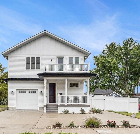 Photo of 805 W Loomis Street, Ludington, MI 49431 (MLS # 25042251)