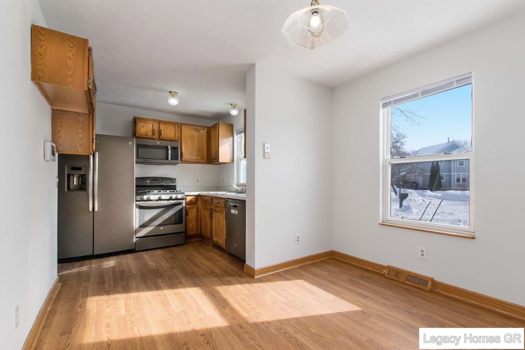 Photo of 555 Cass Avenue SE, Grand Rapids, MI 49503 (MLS # 26005029)