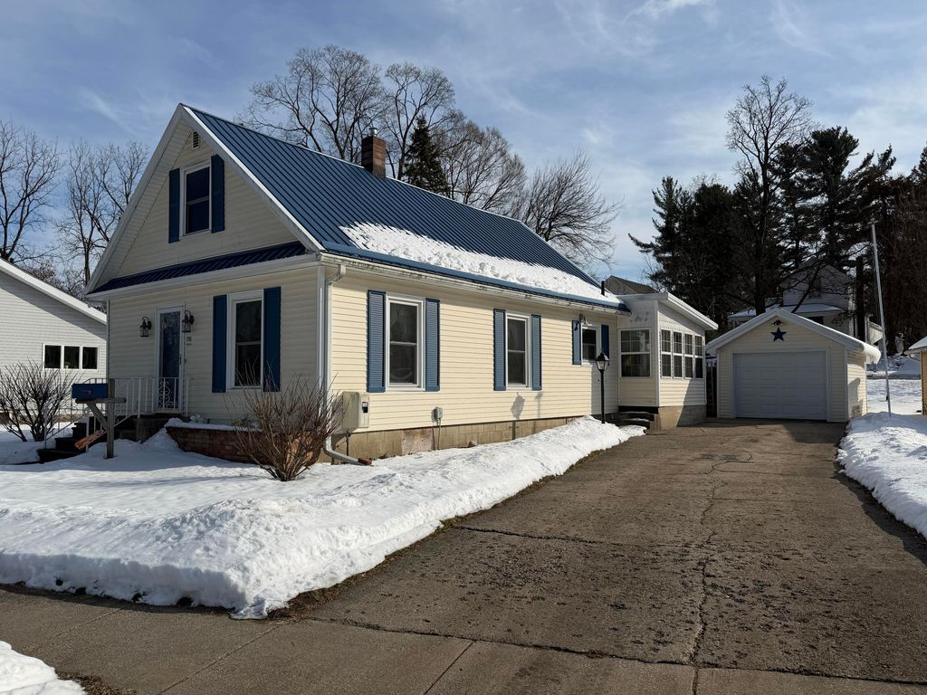 Photo of 712 W Walnut Street, Hastings, MI 49058 (MLS # 26005208)
