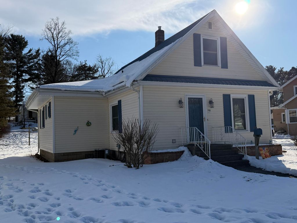 Photo of 712 W Walnut Street, Hastings, MI 49058 (MLS # 26005208)