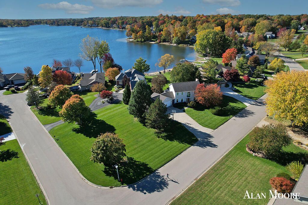 Photo of 6574 Gran Via Drive NE, Rockford, MI 49341 (MLS # 25058668)