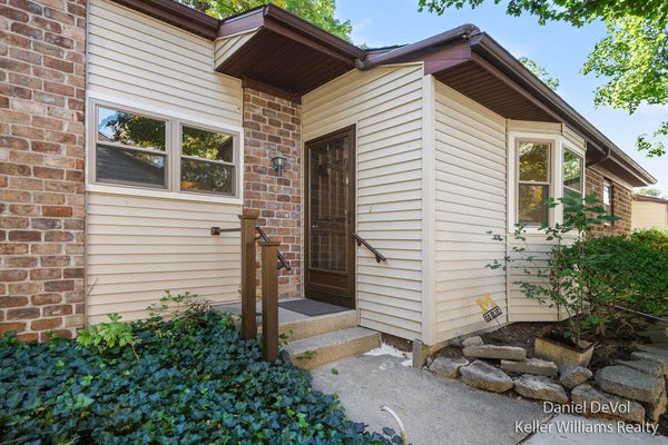 2697 CHATHAM WOODS DR SE, GRAND RAPIDS, MI 49546 - Image b1993fb3ad6770fda7b853dc5eaa5a74/2642121341