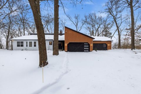 Photo of 15060 Mercury Drive, Grand Haven, MI 49417 (MLS # 26002339)