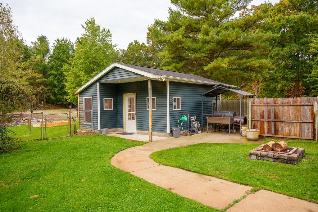Photo of 4661 W River Road, Muskegon, MI 49445 (MLS # 25052100)