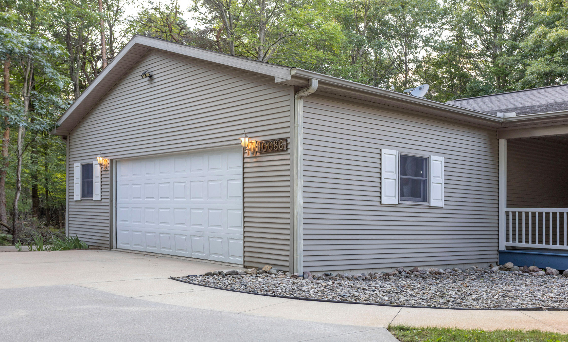 10086 Hawthorne Lane