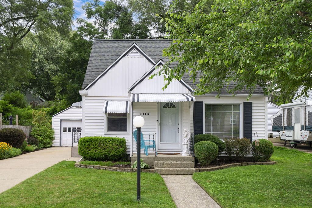 Photo of 2116 Riverside Drive NE, Grand Rapids, MI 49505 (MLS # 24037430)