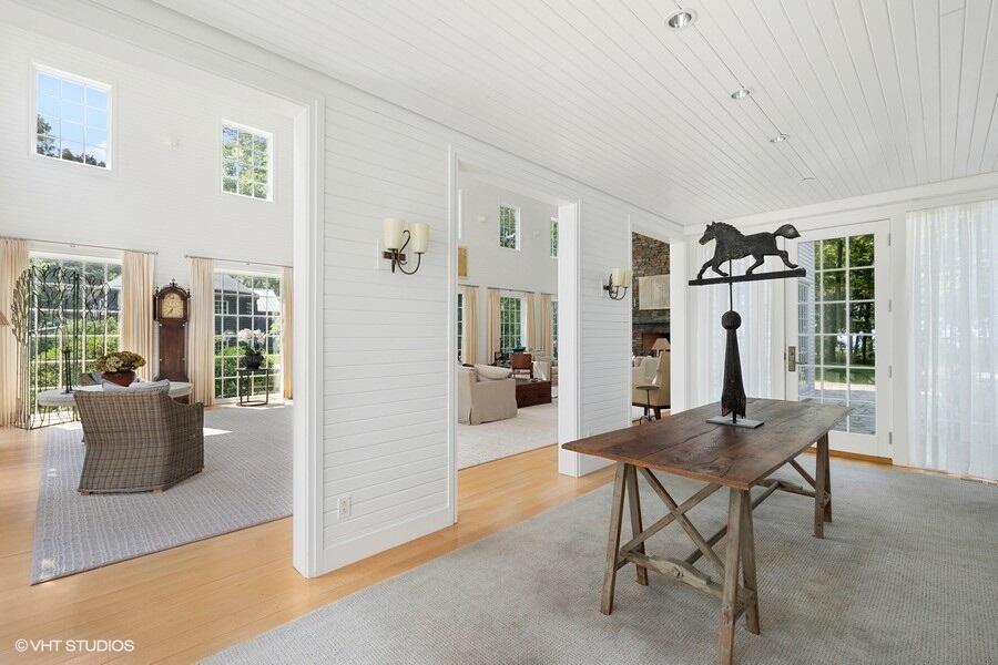 15360 Lakeshore Road