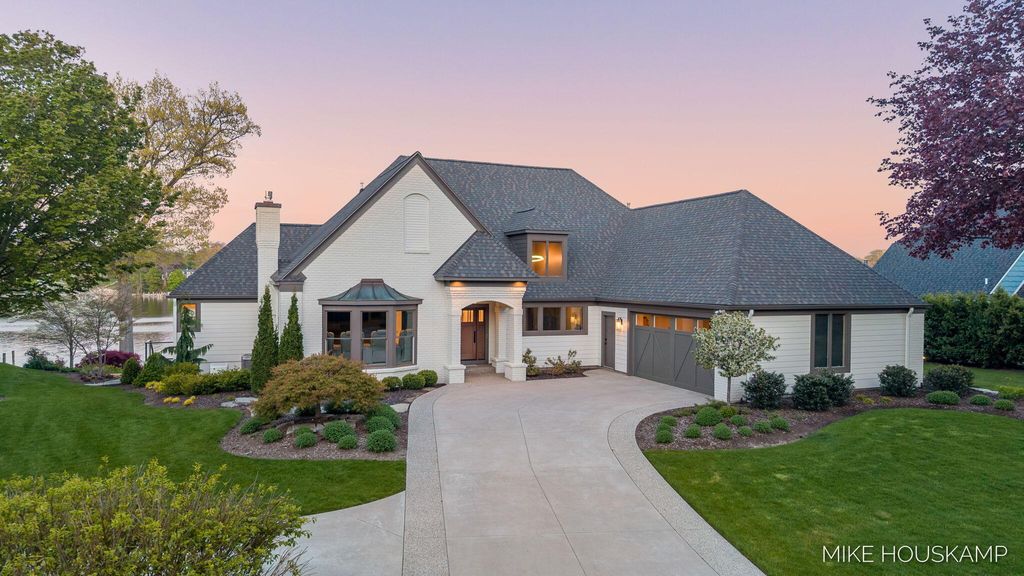 Photo of 15945 Orchard Point Drive, Spring Lake, MI 49456 (MLS # 26021713)