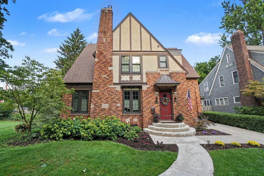 Photo of 566 Lawndale Court, Holland, MI 49423 (MLS # 26042384)