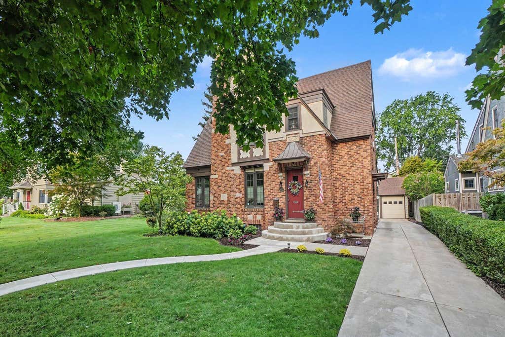 Photo of 566 Lawndale Court, Holland, MI 49423 (MLS # 26042384)