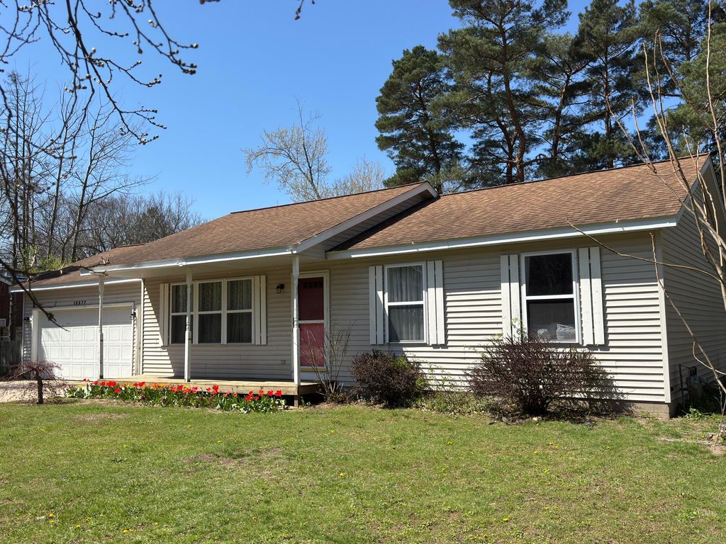 Photo of 15577 Pine Street, Grand Haven, MI 49417 (MLS # 26012645)