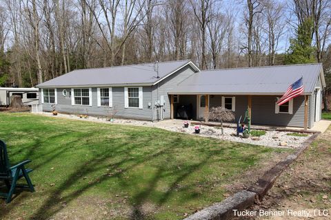 Photo of 3696 S Cobmoosa Trail, Hesperia, MI 49421 (MLS # 26016390)