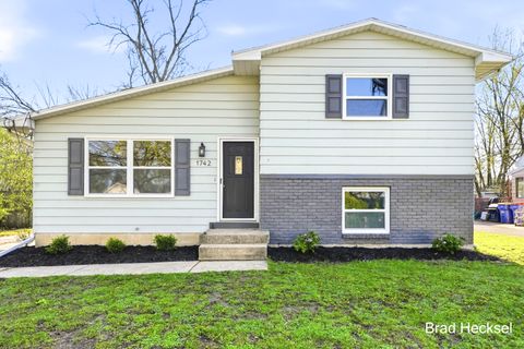 Photo of 1742 Woodlawn Avenue SE, Grand Rapids, MI 49506 (MLS # 26017478)