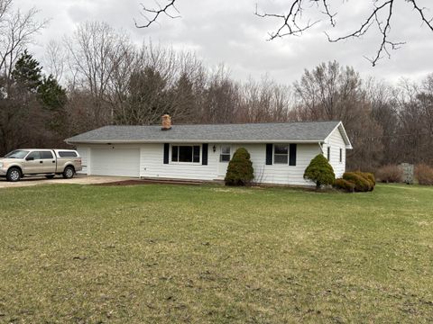 Photo of 17932 Indian Prairie Road, White Pigeon, MI 49099 (MLS # 26009913)