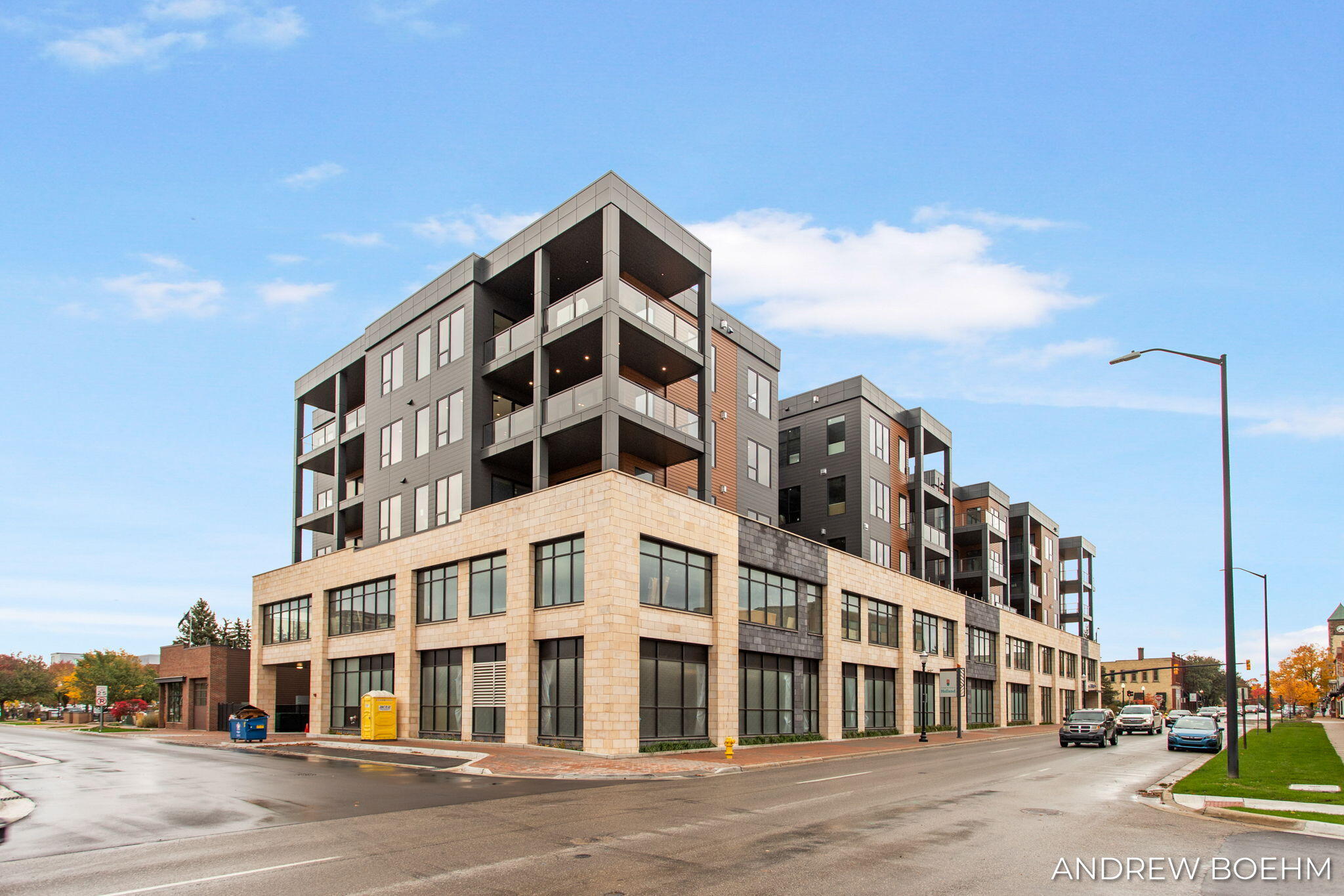 Photo 3 of 33 of 159 S River Avenue 307 condo