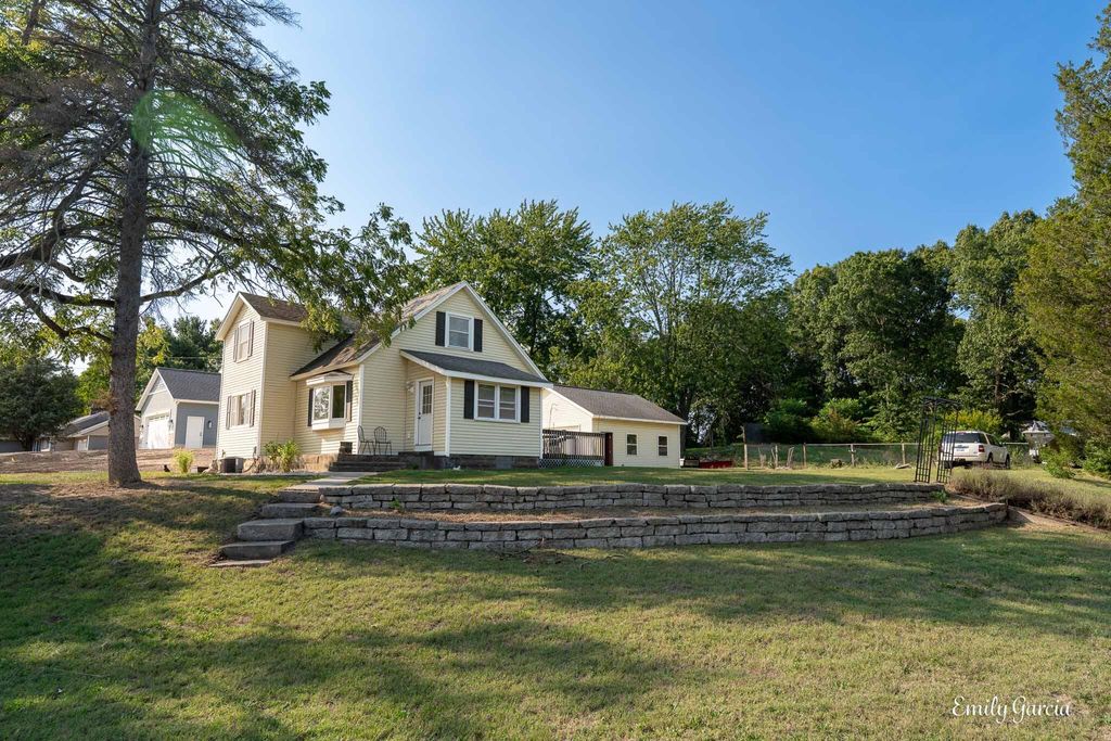 Photo of 1393 W Lakewood Boulevard, Holland, MI 49424 (MLS # 25046290)
