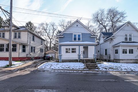 Photo of 714 Alexander Street SE, Grand Rapids, MI 49507 (MLS # 26001999)
