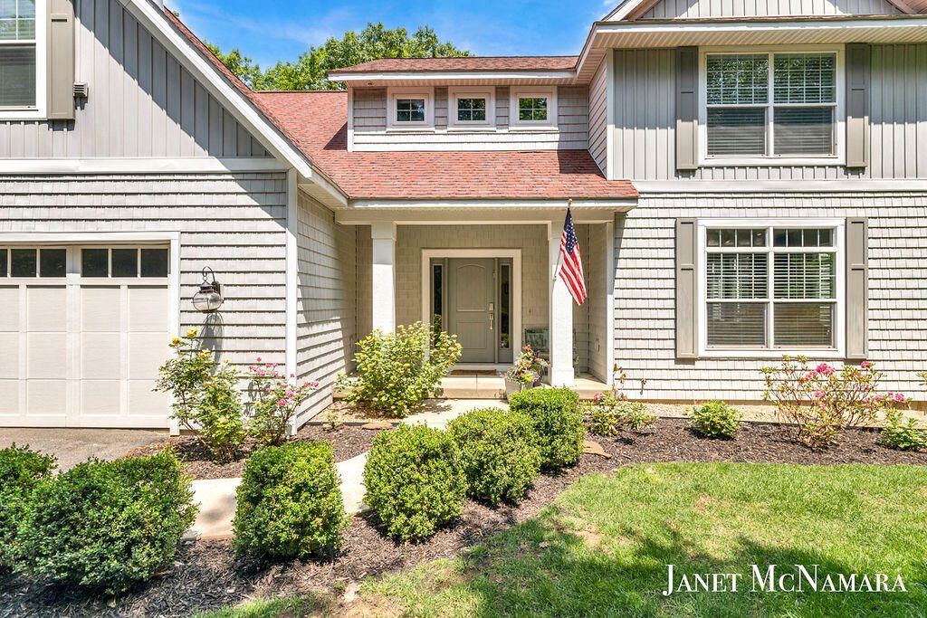 Photo of 2009 W Lakewood Boulevard, Holland, MI 49424 (MLS # 25047466)