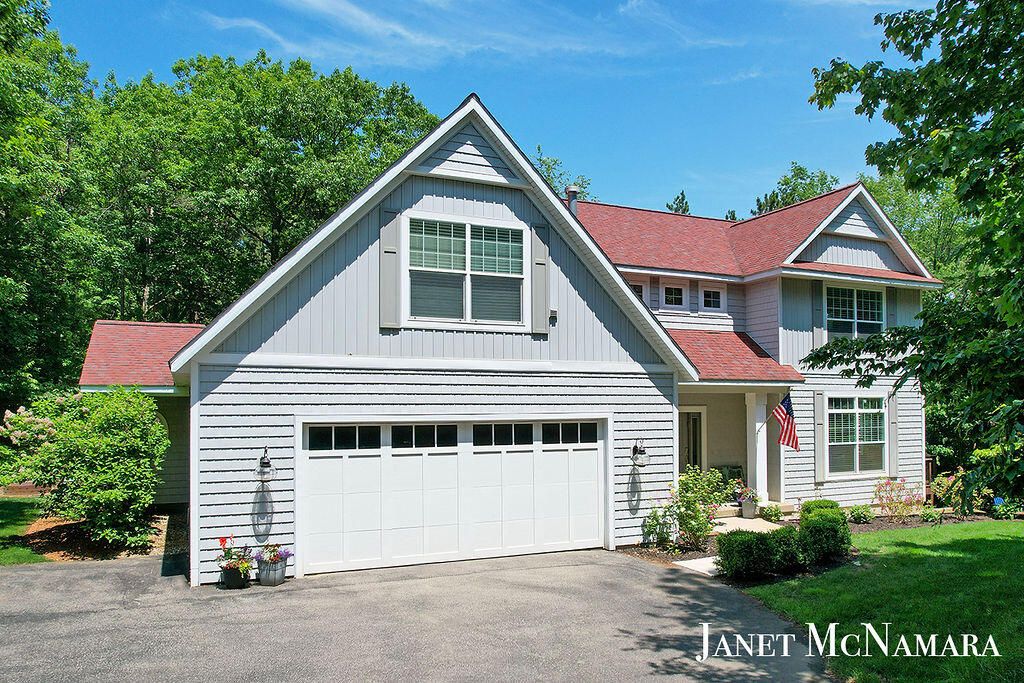 Photo of 2009 W Lakewood Boulevard, Holland, MI 49424 (MLS # 25047466)