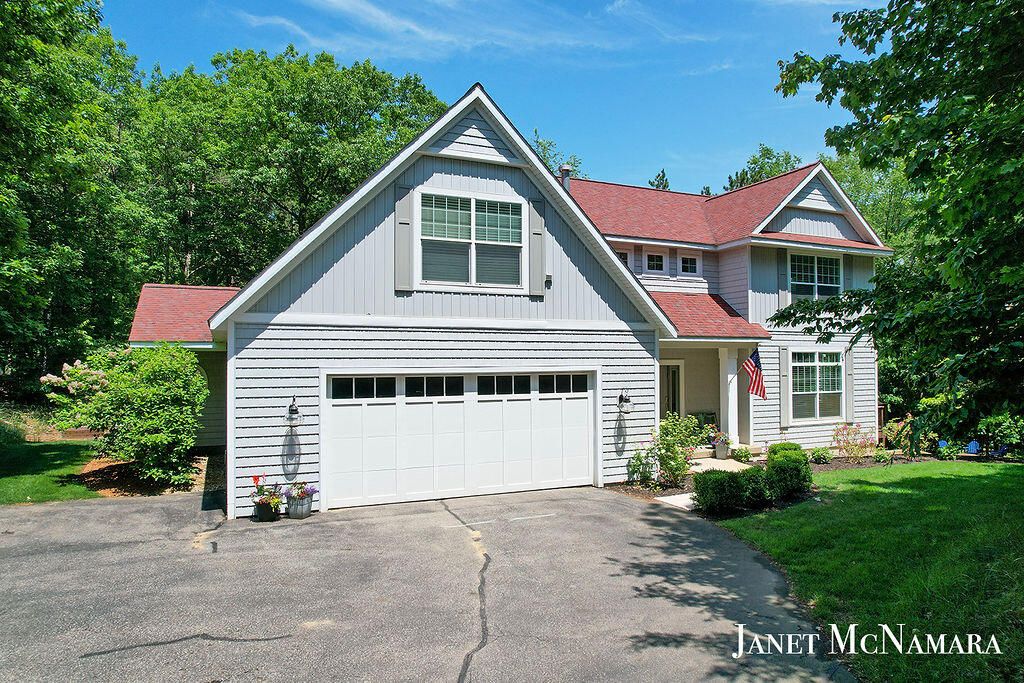Photo of 2009 W Lakewood Boulevard, Holland, MI 49424 (MLS # 25047466)