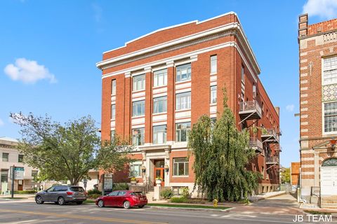 Photo of 17 W 10th Street #220, Holland, MI 49423 (MLS # 26019062)
