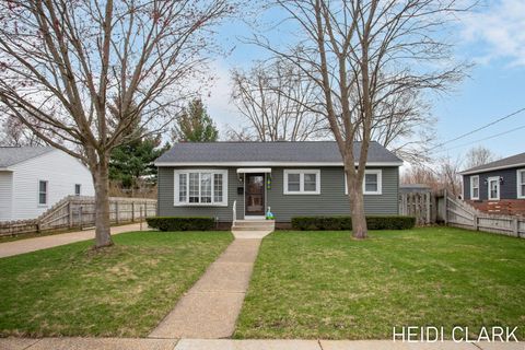 Photo of 4337 Flamingo Avenue SW, Wyoming, MI 49509 (MLS # 26013542)
