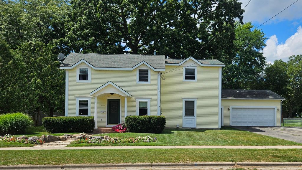 Photo of 1026 Lincoln Lake Avenue, Lowell, MI 49331 (MLS # 25044548)