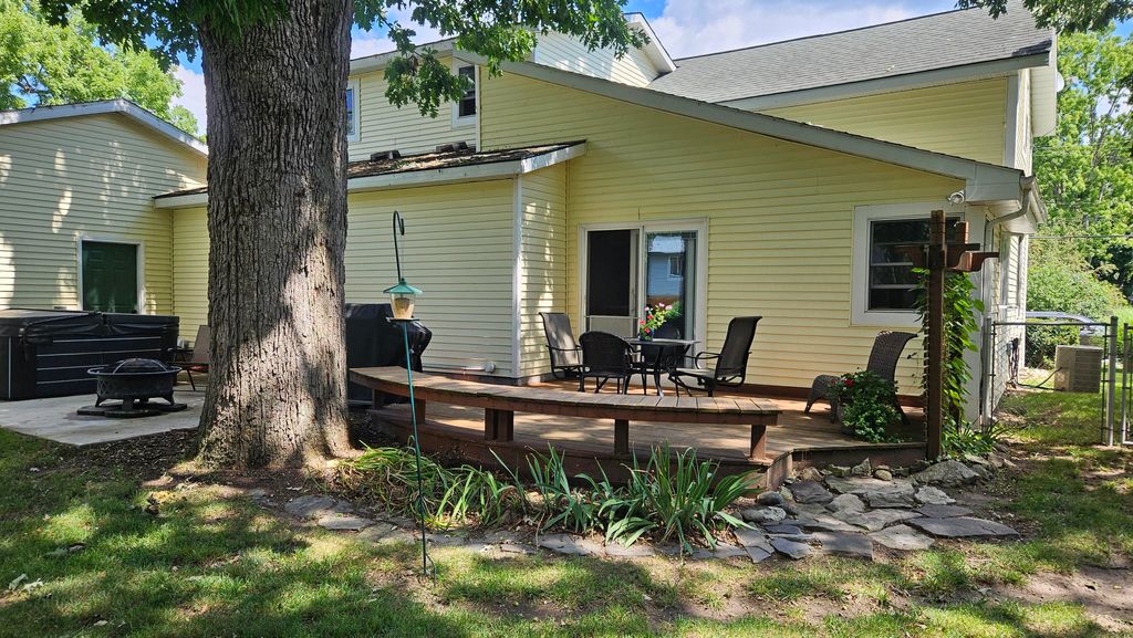 Photo of 1026 Lincoln Lake Avenue, Lowell, MI 49331 (MLS # 25044548)