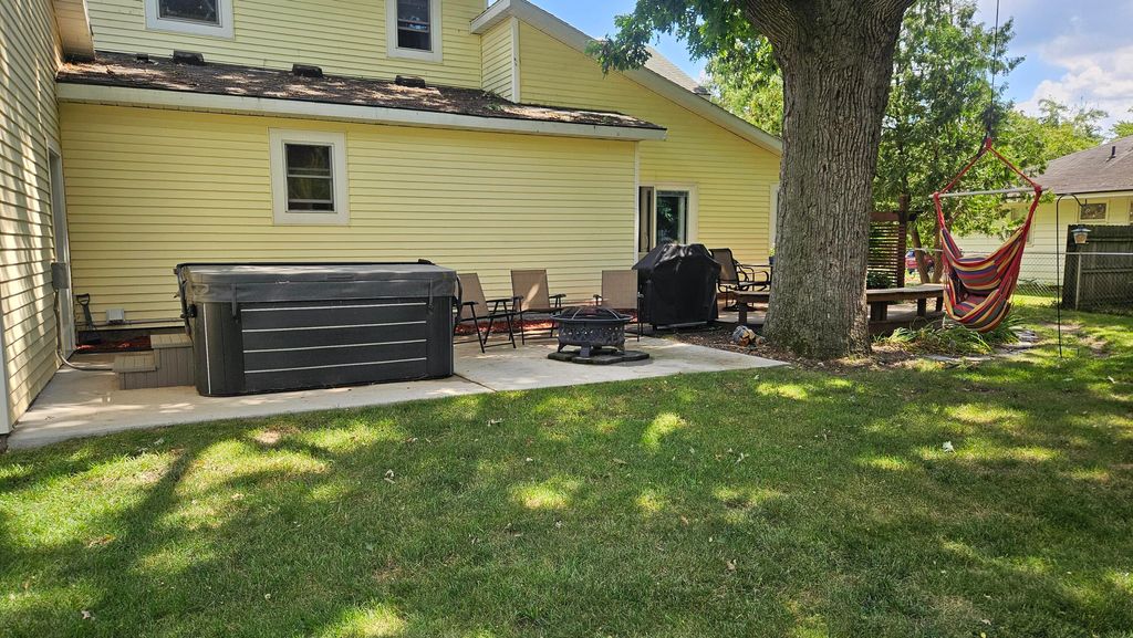 Photo of 1026 Lincoln Lake Avenue, Lowell, MI 49331 (MLS # 25044548)