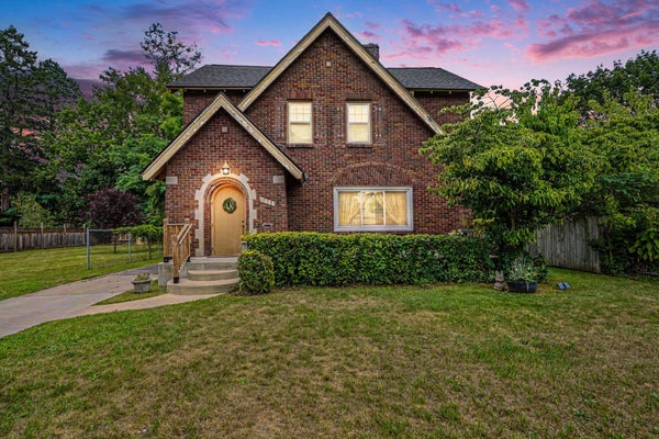 2044 GODWIN AVE SE, GRAND RAPIDS, MI 49507 - Image b3d784ad5524cfb5faefea9f38528f84/23950505