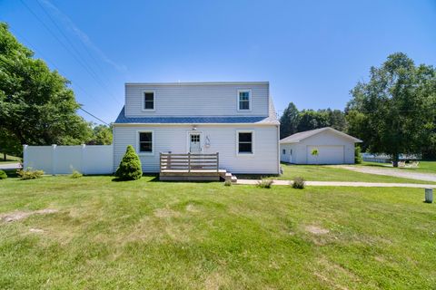 Photo of 2631 Lakeshore Road, Manistee, MI 49660 (MLS # 26036273)