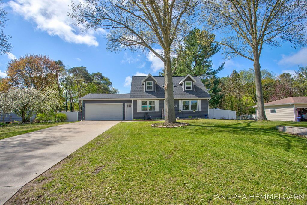 Photo of 1738 Columbus Street, Holland, MI 49424 (MLS # 26019363)