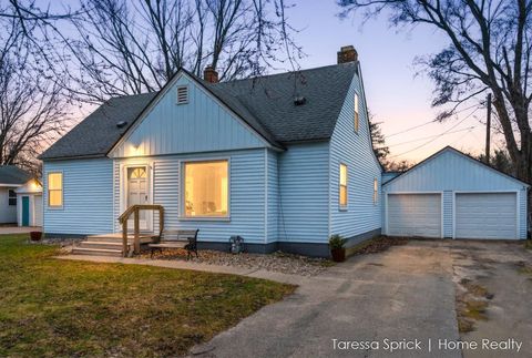 Photo of 112 Cambridge Avenue, Holland, MI 49423 (MLS # 26009267)