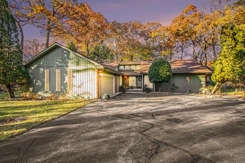 Photo of 46308 Royal Avenue, New Buffalo, MI 49117 (MLS # 25058457)