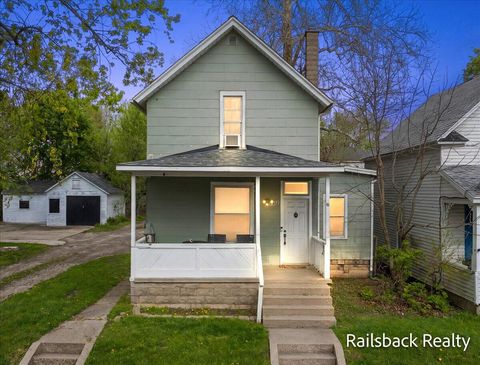 Photo of 1302 Ford Avenue NE, Grand Rapids, MI 49505 (MLS # 26019129)
