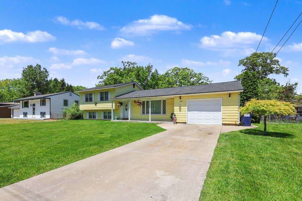 Photo of 1852 Castle Avenue, Muskegon, MI 49441 (MLS # 26027019)