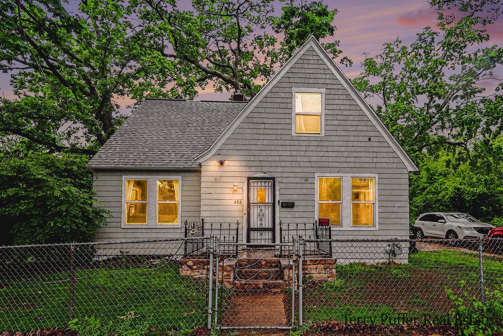 Photo of 488 W Southern Avenue, Muskegon, MI 49441 (MLS # 26027603)
