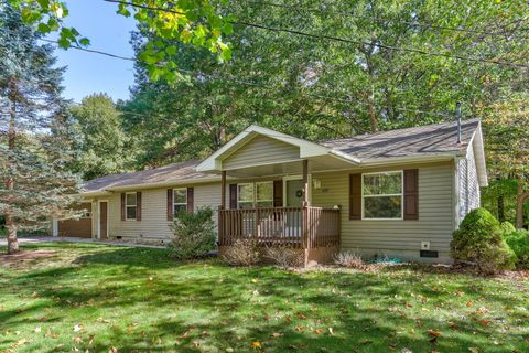 Photo of 608 Kentucky Avenue, South Haven, MI 49090 (MLS # 25058943)