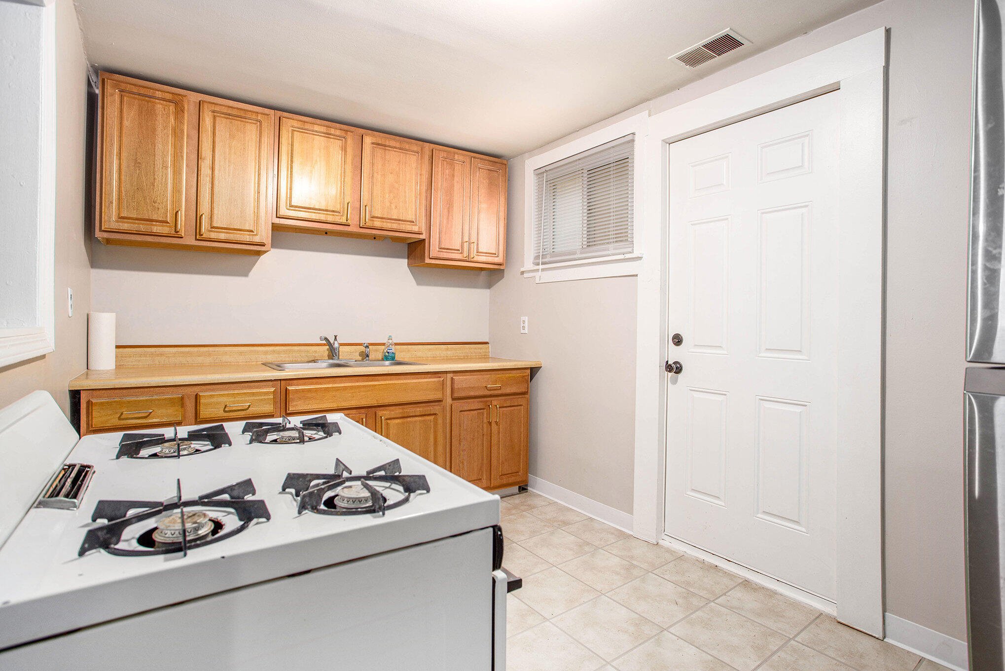 Battle Creek, Michigan 49017, United States, 2 Bedrooms Bedrooms, ,1 BathroomBathrooms,Residential,Active,203849