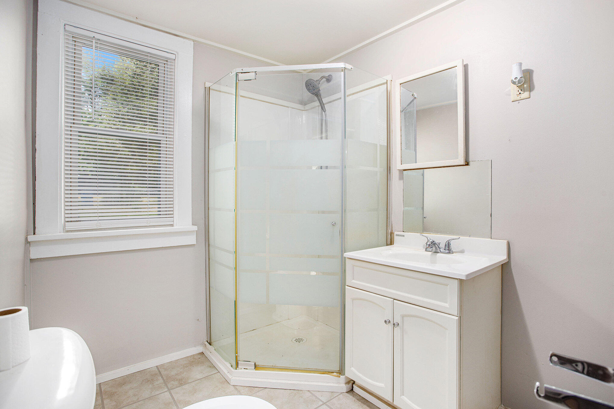 Battle Creek, Michigan 49017, United States, 2 Bedrooms Bedrooms, ,1 BathroomBathrooms,Residential,Active,203849