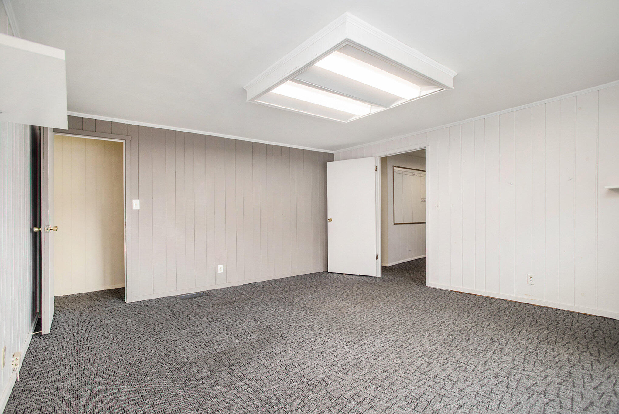 Springfield, Michigan 49037, United States, 3 Bedrooms Bedrooms, ,1 BathroomBathrooms,Residential,Active,44390